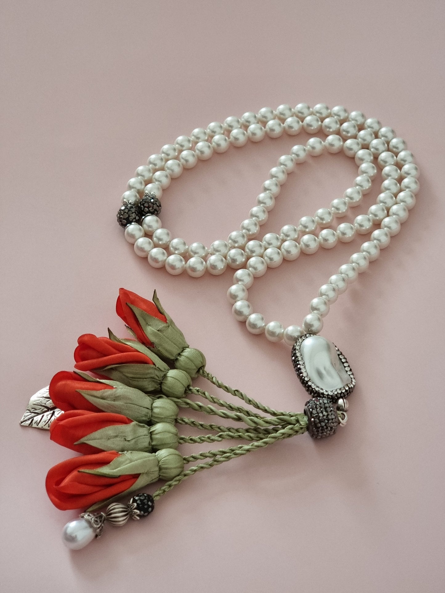 Pre-Order - Pearl Beads / Red Tulips