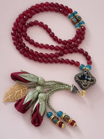طلب مسبق - PRE-ORDER LIMITED EDITION - Jade Natural Stones/ Maroon Tulips [اليشم]                             تستغرق مدة التنفيذ شهر على الأقل
تنويه: قد تختلف ألوان أو بعض اكسسوارات المنتج قليلاً عن الصور