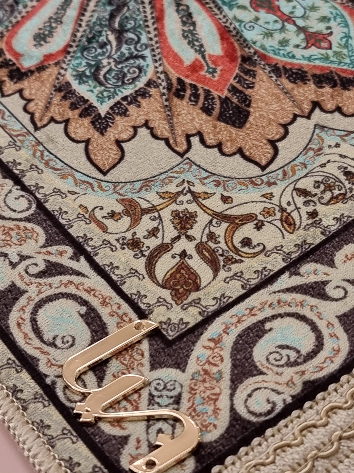 Liin’s Mini Praying Mat    سجادة صلاة لين الصغيرة [السبحة غير مشمولة]