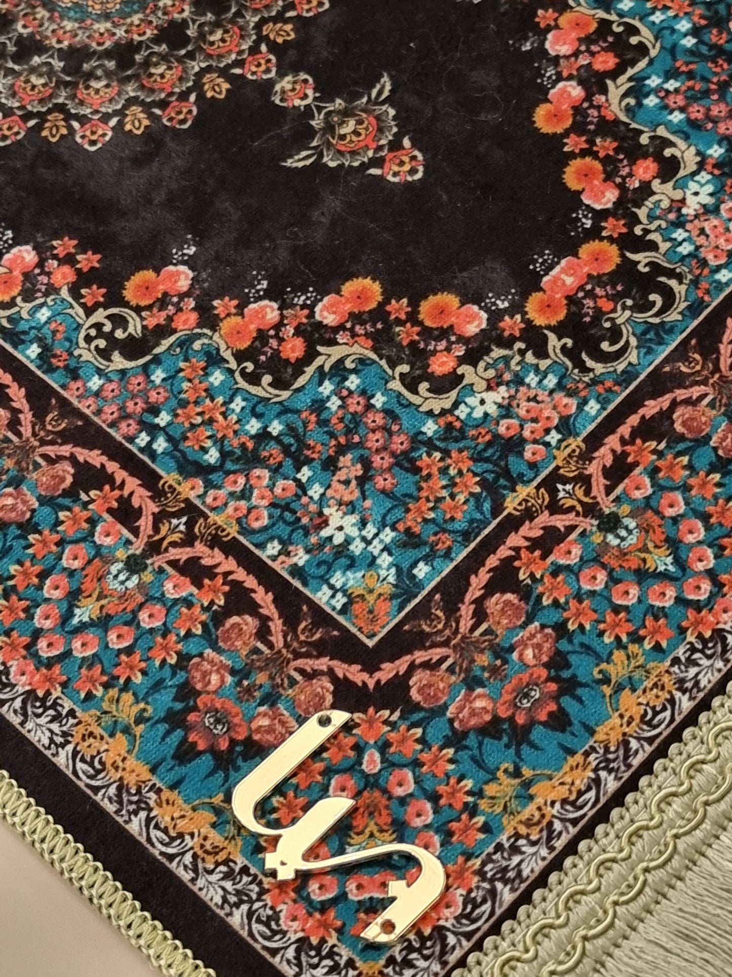 Liin’s Mini Praying Mat     سجادة صلاة لين الصغيرة [السبحة غير  مشمولة]