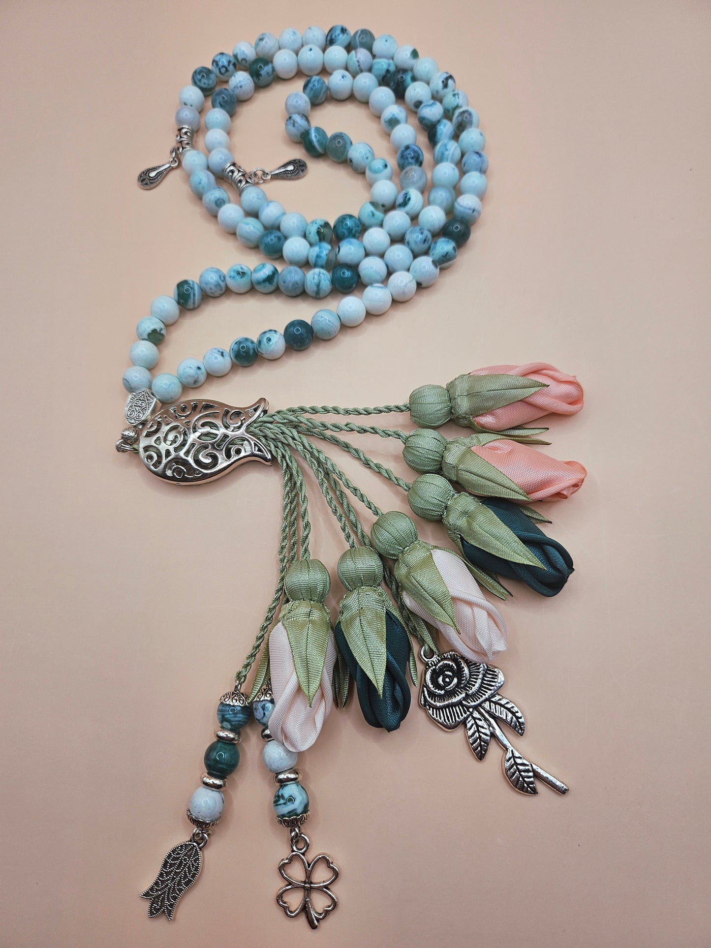 PRE-ORDER طلب مسبق - Agate Natural Stones/ Multicolored Tulips [عقيق]                                  سيتم شحن الطلب بتاريخ ٣/٣ باذن الله  
تنويه: قد تختلف ألوان أو بعض اكسسوارات المنتج قليلاً عن الصور المعروضة وذلك حسب