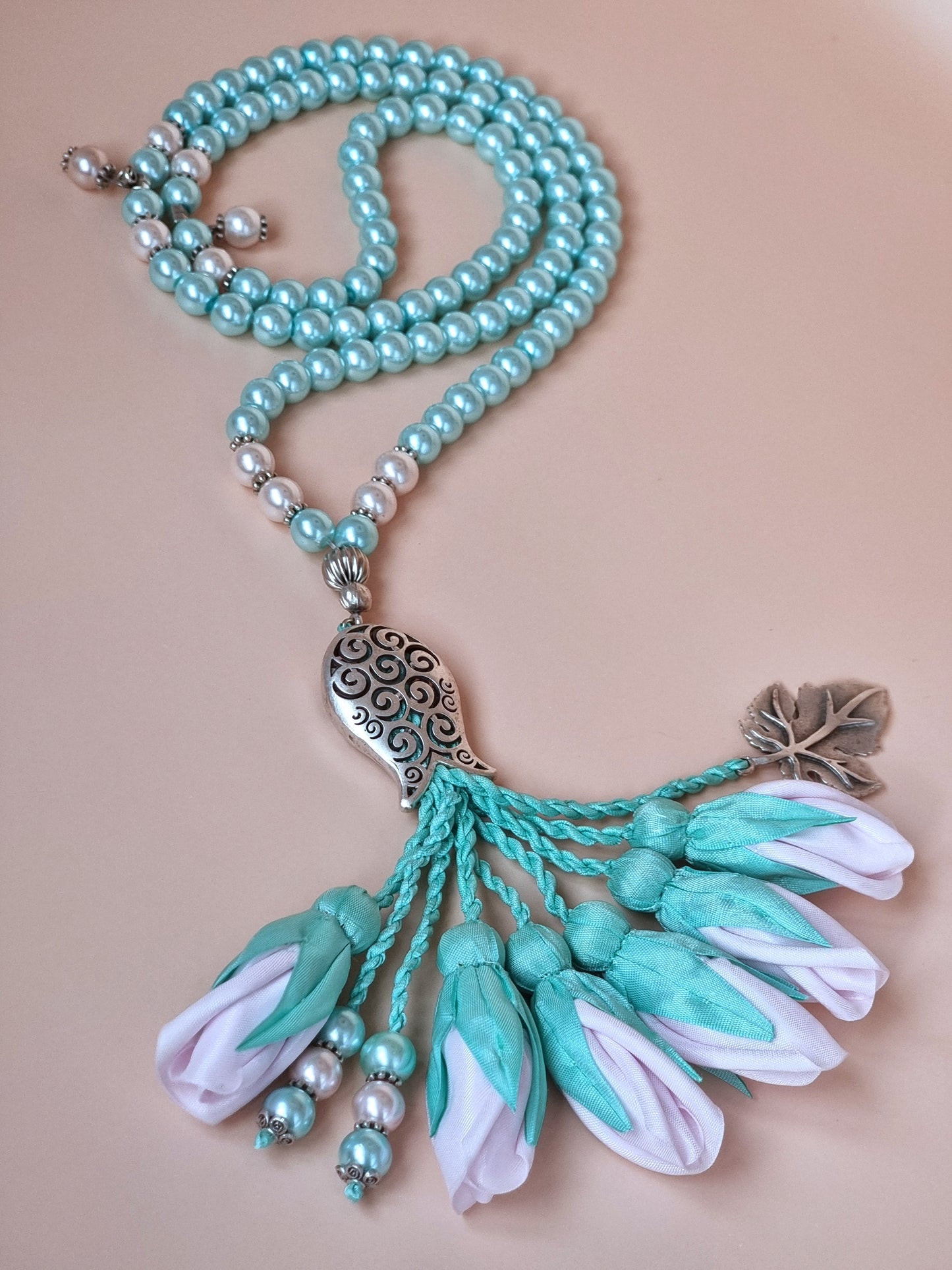 NEW - Pearl Beads / Pale Pink Tulips