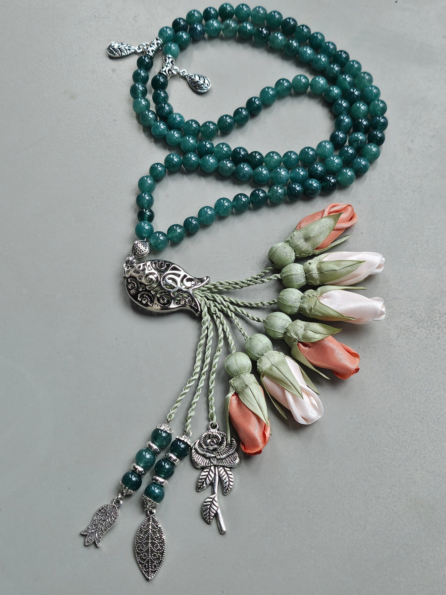 PRE-ORDER طلب مسبق - Jade Natural Stones/ Two Shades of Tulips [اليشم] سيتم شحن الطلب بتاريخ ٣/٣ باذن الله .... تنويه: قد تختلف ألوان أو بعض اكسسوارات المنتج قليلاً عن الصور المعروضة وذلك حسب توفرها