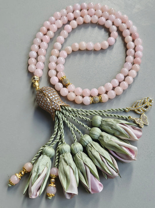 Pink Quartz Natural Stones/ Ombre Tulips [كوارتز وردي]                            
تنويه: قد تختلف الألوان والإكسسوارات المعروضة قليلاً عن الواقع نتيجة لاختلاف إعدادات الشاشات والإضاءة أثناء التصوير.