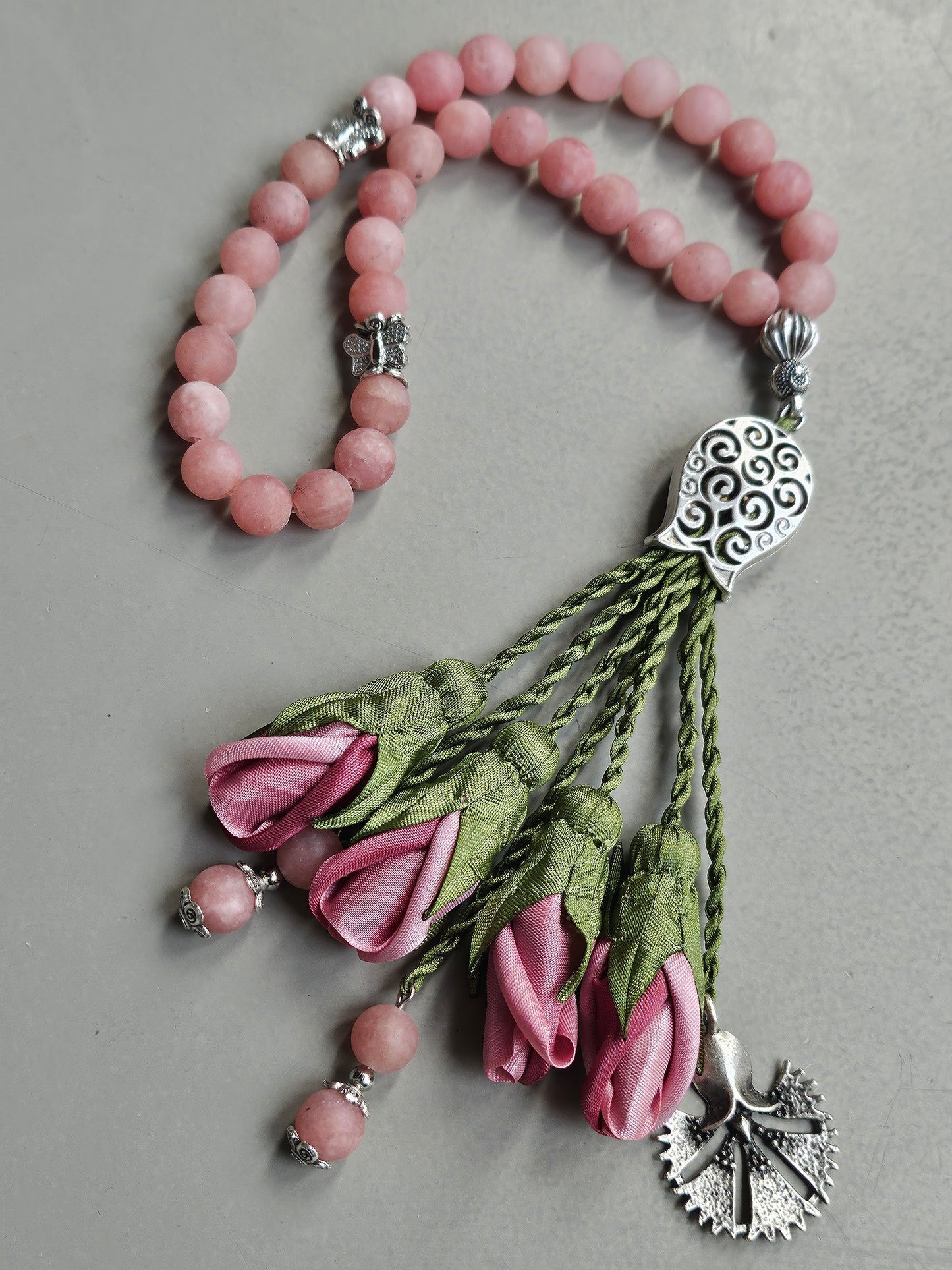 Mini Jade Natural Stones/ Dusky Pink Tulips [اليشم]