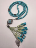 LIMITED EDITION-Turquoise Natural Stones/ Turquoise Tulips [ فيروز]                 
تنويه: قد تختلف الألوان والإكسسوارات المعروضة قليلاً عن الواقع نتيجة لاختلاف إعدادات الشاشات والإضاءة أثناء التصوير