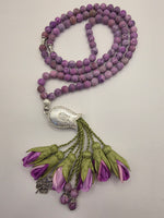 Natural Jade Stones/ Lavender Ombre Tulips [اليشم]                                            
تنويه: قد تختلف الألوان والإكسسوارات المعروضة قليلاً عن الواقع نتيجة لاختلاف إعدادات الشاشات والإضاءة أثناء التصوير.