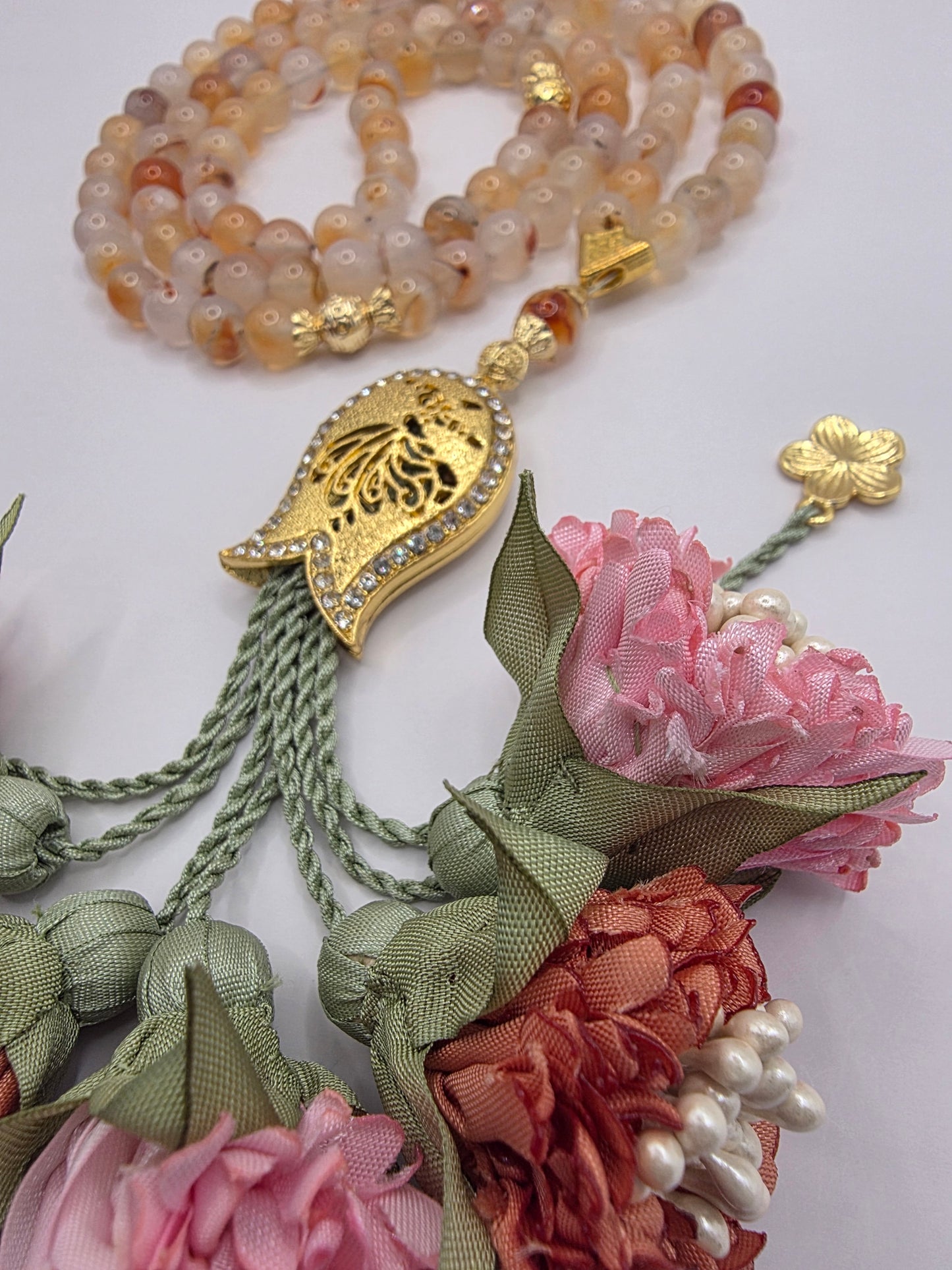 Special Edition - Natural Agate Stones/ Unique Flowers [عقيق]                                   
تنويه: قد تختلف الألوان والإكسسوارات المعروضة قليلاً عن الواقع نتيجة لاختلاف إعدادات الشاشات والإضاءة أثناء التصوير.