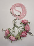 Special Edition - Natural Jade Stones/ Unique Flowers [اليشم]                                   
تنويه: قد تختلف الألوان والإكسسوارات المعروضة قليلاً عن الواقع نتيجة لاختلاف إعدادات الشاشات والإضاءة أثناء التصوير.