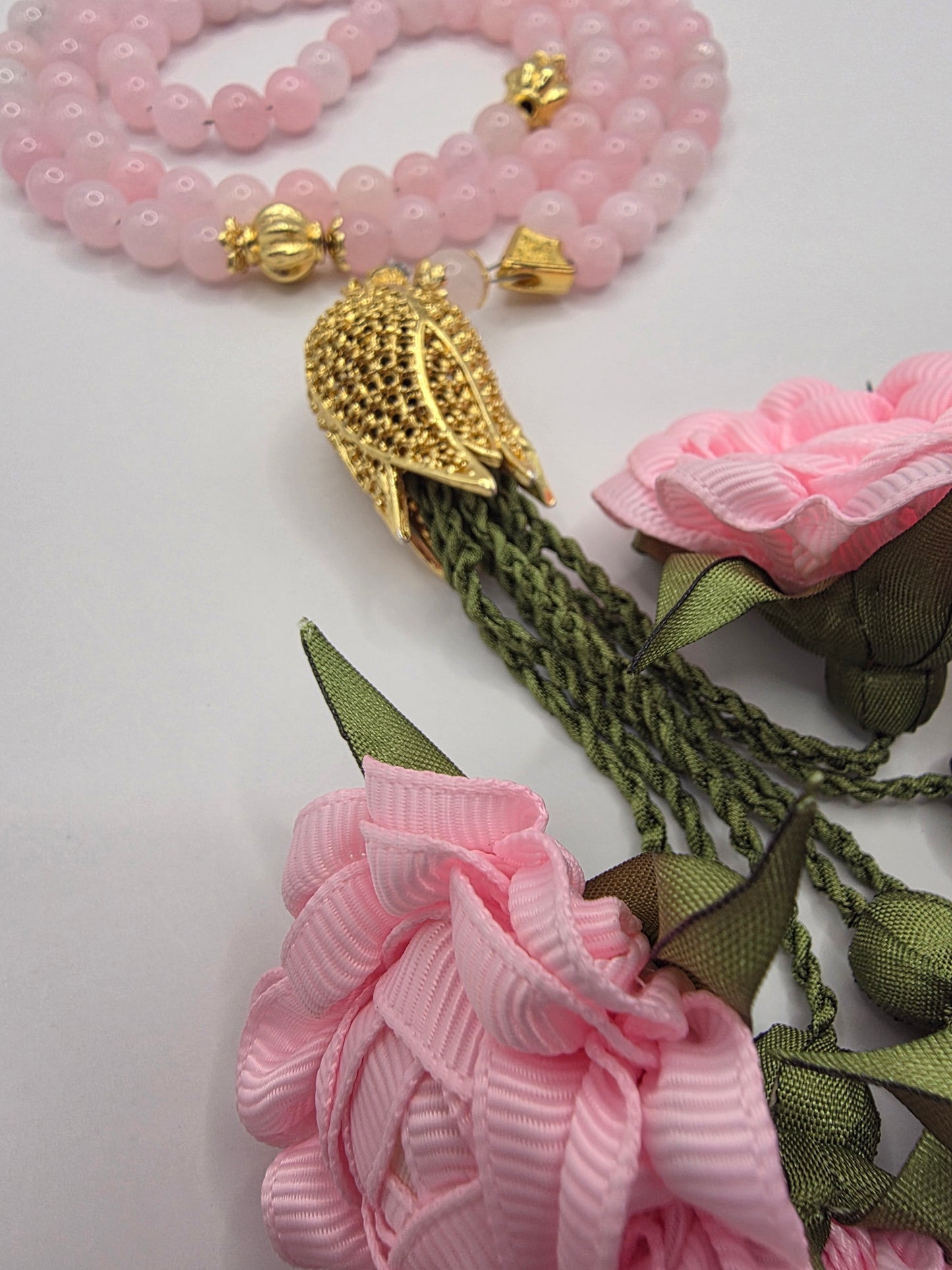 Special Edition - Natural Jade Stones/ Unique Flowers [اليشم]                                   
تنويه: قد تختلف الألوان والإكسسوارات المعروضة قليلاً عن الواقع نتيجة لاختلاف إعدادات الشاشات والإضاءة أثناء التصوير.