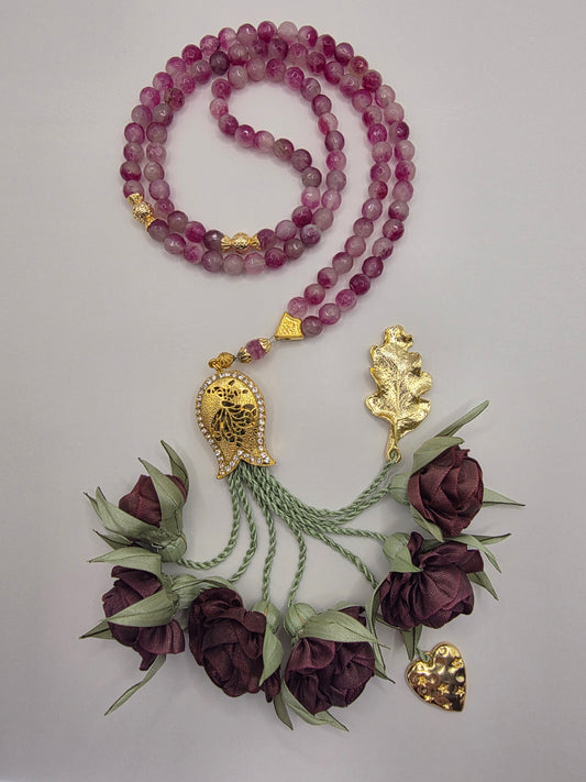 Special Edition - Natural Jade Stones/ Unique Flowers [اليشم]                                   
تنويه: قد تختلف الألوان والإكسسوارات المعروضة قليلاً عن الواقع نتيجة لاختلاف إعدادات الشاشات والإضاءة أثناء التصوير.