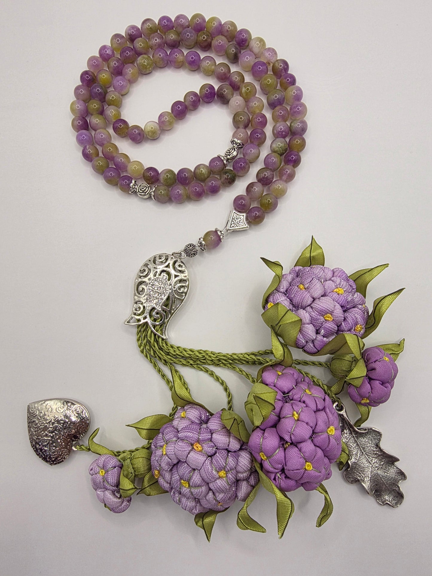 Special LIMITED Edition - Natural Jade Stones/ Unique Flowers [اليشم]                                   
تنويه: قد تختلف الألوان والإكسسوارات المعروضة قليلاً عن الواقع نتيجة لاختلاف إعدادات الشاشات والإضاءة أثناء التصوير.