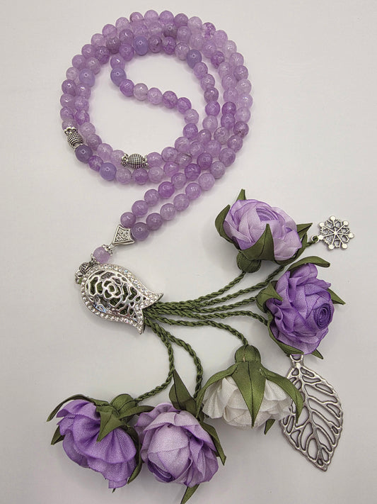 Special Edition - Natural Jade Stones/ Unique Flowers [اليشم]                                   
تنويه: قد تختلف الألوان والإكسسوارات المعروضة قليلاً عن الواقع نتيجة لاختلاف إعدادات الشاشات والإضاءة أثناء التصوير.