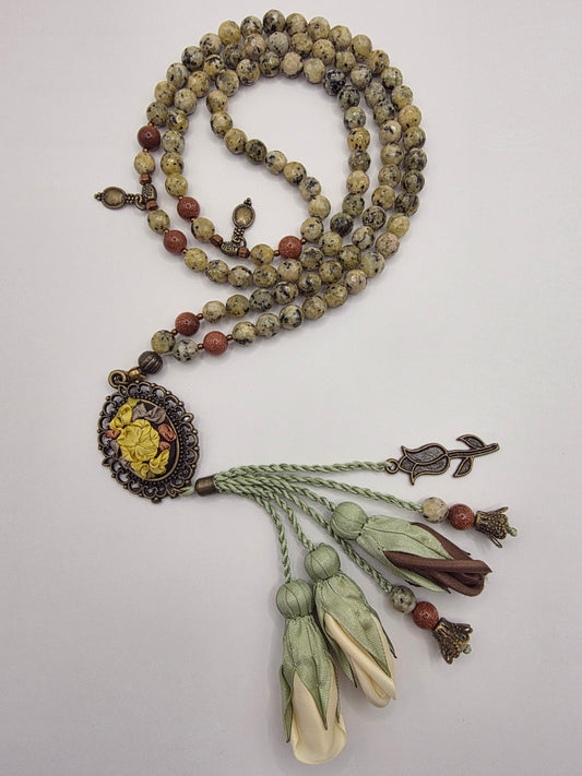 LIMITED EDITION - Natural Jade Stones/ Multicolored Tulips with special edition accent  [اليشم]                                   
تنويه: قد تختلف الألوان والإكسسوارات المعروضة قليلاً عن الواقع نتيجة لاختلاف إعدادات الشاشات والإضاءة أثناء التصوير.