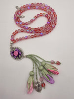 LIMITED EDITION - Natural Thermal Quartz Stones/ Multicolored Tulips with special edition accent  [كوارتز حراري]                          
تنويه: قد تختلف الألوان والإكسسوارات المعروضة قليلاً عن الواقع نتيجة لاختلاف إعدادات الشاشات والإضاءة أثناء التصوير.