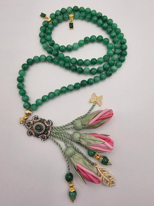 Natural Jade Stones/ Ombre Tulips with limited edition accent  [عقيق]  
تنويه: قد تختلف الألوان والإكسسوارات المعروضة قليلاً عن الواقع نتيجة لاختلاف إعدادات الشاشات والإضاءة أثناء التصوير.