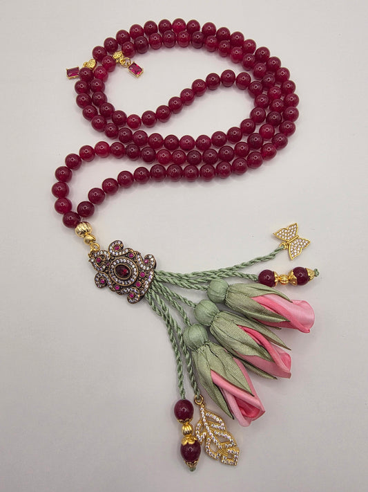 Natural Jade Stones/ Ombre Tulips with limited edition accent  [عقيق]  
تنويه: قد تختلف الألوان والإكسسوارات المعروضة قليلاً عن الواقع نتيجة لاختلاف إعدادات الشاشات والإضاءة أثناء التصوير.
