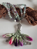 Natural Fluorite Stones/ Multicolored Tulips  [فلوريت] 
تنويه: قد تختلف الألوان والإكسسوارات المعروضة قليلاً عن الواقع نتيجة لاختلاف إعدادات الشاشات والإضاءة أثناء التصوير.