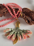 Natural Jade Stones/ Ombre Tulips [اليشم]  
تنويه: قد تختلف الألوان والإكسسوارات المعروضة قليلاً عن الواقع نتيجة لاختلاف إعدادات الشاشات والإضاءة أثناء التصوير.