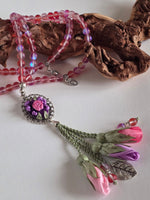 LIMITED EDITION - Natural Thermal Quartz Stones/ Multicolored Tulips with special edition accent  [كوارتز حراري]                          
تنويه: قد تختلف الألوان والإكسسوارات المعروضة قليلاً عن الواقع نتيجة لاختلاف إعدادات الشاشات والإضاءة أثناء التصوير.