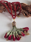 Natural Agate Stones/ Crimson Ombre Tulips [عقيق]                                   
تنويه: قد تختلف الألوان والإكسسوارات المعروضة قليلاً عن الواقع نتيجة لاختلاف إعدادات الشاشات والإضاءة أثناء التصوير.