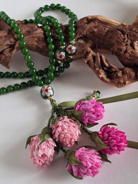 Special Edition - Natural Jade Stones/ Unique Flowers [اليشم]                                   
تنويه: قد تختلف الألوان والإكسسوارات المعروضة قليلاً عن الواقع نتيجة لاختلاف إعدادات الشاشات والإضاءة أثناء التصوير.