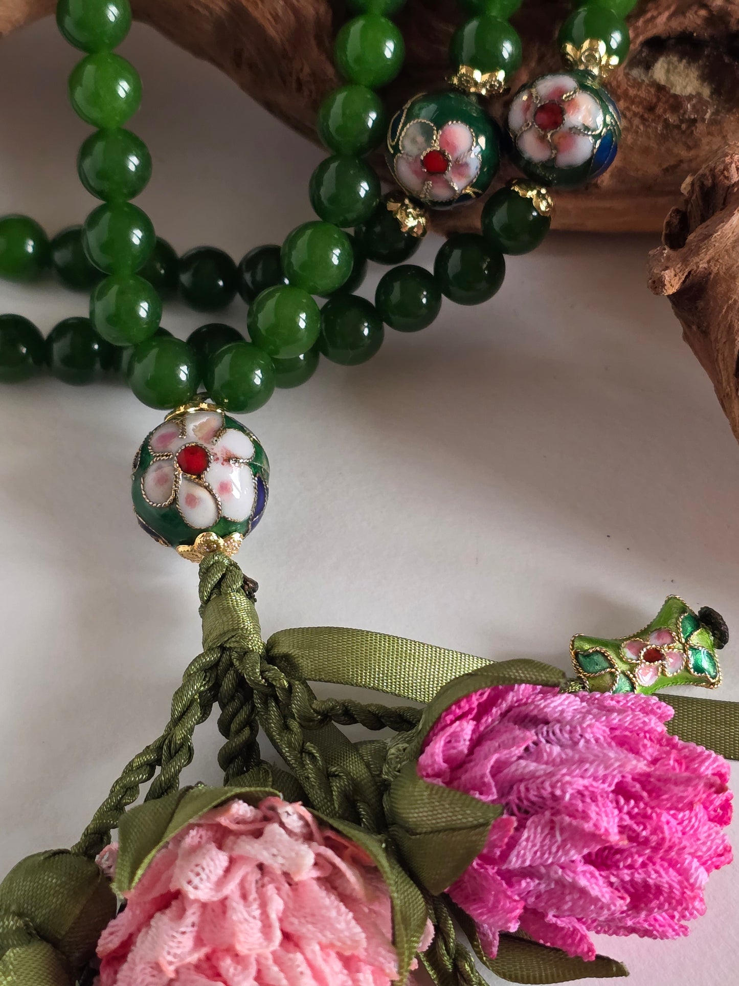 Special Edition - Natural Jade Stones/ Unique Flowers [اليشم]                                   
تنويه: قد تختلف الألوان والإكسسوارات المعروضة قليلاً عن الواقع نتيجة لاختلاف إعدادات الشاشات والإضاءة أثناء التصوير.