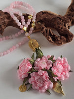 Special Edition - Natural Jade Stones/ Unique Flowers [اليشم]                                   
تنويه: قد تختلف الألوان والإكسسوارات المعروضة قليلاً عن الواقع نتيجة لاختلاف إعدادات الشاشات والإضاءة أثناء التصوير.