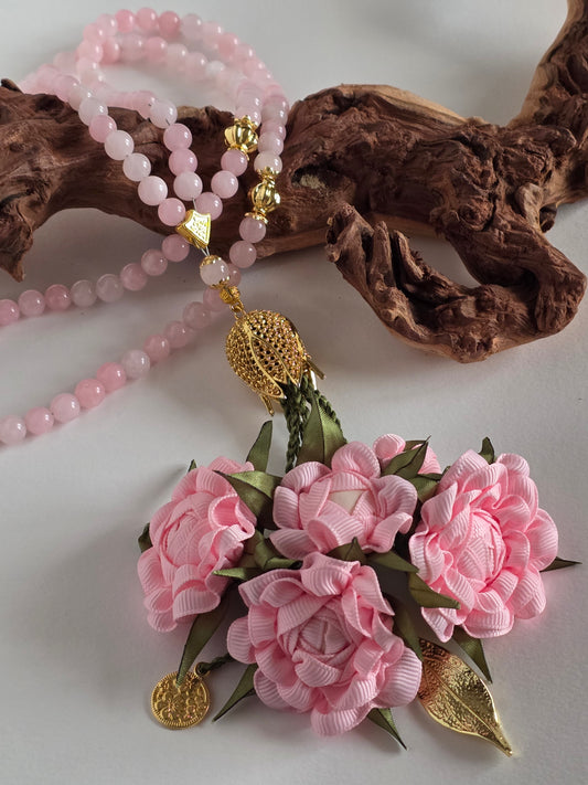Special Edition - Natural Jade Stones/ Unique Flowers [اليشم]                                   
تنويه: قد تختلف الألوان والإكسسوارات المعروضة قليلاً عن الواقع نتيجة لاختلاف إعدادات الشاشات والإضاءة أثناء التصوير.