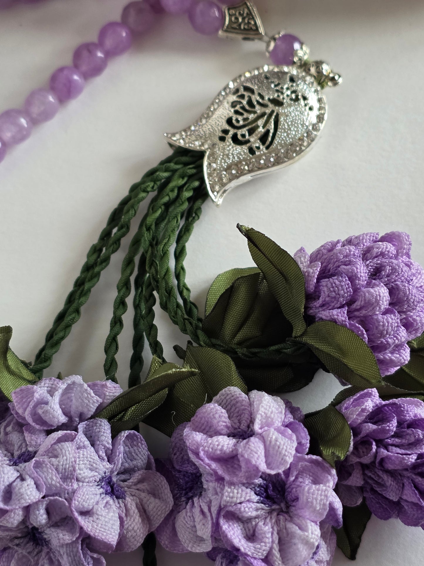 SPECIAL EDITION - Jade Natural Stones [اليشم]                                        
تنويه: قد تختلف الألوان والإكسسوارات المعروضة قليلاً عن الواقع نتيجة لاختلاف إعدادات الشاشات والإضاءة أثناء التصوير