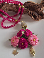 Special Edition - Natural Agate Stones/ Unique Flowers [عقيق] 
تنويه: قد تختلف الألوان والإكسسوارات المعروضة قليلاً عن الواقع نتيجة لاختلاف إعدادات الشاشات والإضاءة أثناء التصوير.