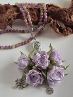 Special Edition - Natural Jade Stones/ Unique Flowers [اليشم]                                   
تنويه: قد تختلف الألوان والإكسسوارات المعروضة قليلاً عن الواقع نتيجة لاختلاف إعدادات الشاشات والإضاءة أثناء التصوير.