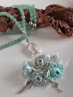 Special Edition - Natural Jade Stones/ Unique Flowers [اليشم]                                   
تنويه: قد تختلف الألوان والإكسسوارات المعروضة قليلاً عن الواقع نتيجة لاختلاف إعدادات الشاشات والإضاءة أثناء التصوير.