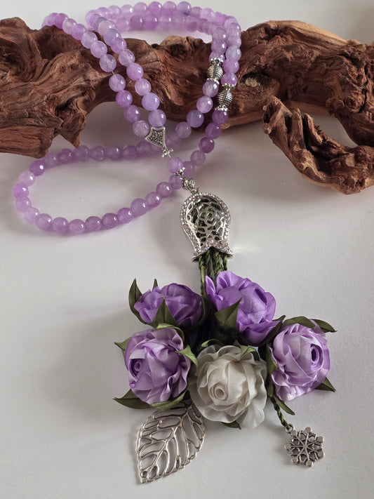 Special Edition - Natural Jade Stones/ Unique Flowers [اليشم]                                   
تنويه: قد تختلف الألوان والإكسسوارات المعروضة قليلاً عن الواقع نتيجة لاختلاف إعدادات الشاشات والإضاءة أثناء التصوير.