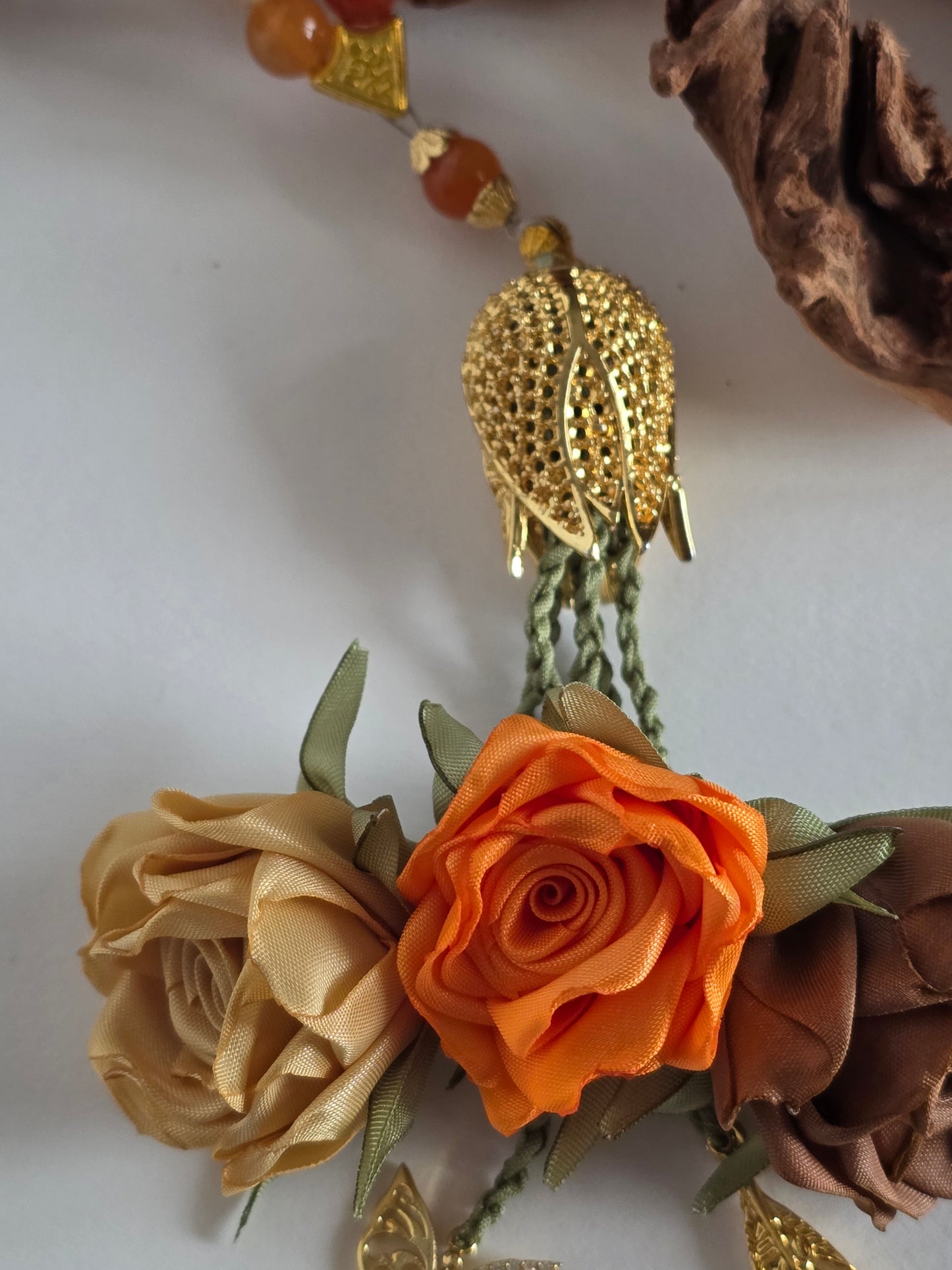 Special Edition - Mini Natural Agate Stones/ Unique Flowers [عقيق]                           
تنويه: قد تختلف الألوان والإكسسوارات المعروضة قليلاً عن الواقع نتيجة لاختلاف إعدادات الشاشات والإضاءة أثناء التصوير.