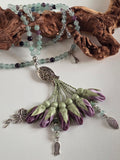 Natural Fluorite Stones/ Two Shades of Tulips  [فلوريت] 
تنويه: قد تختلف الألوان والإكسسوارات المعروضة قليلاً عن الواقع نتيجة لاختلاف إعدادات الشاشات والإضاءة أثناء التصوير.