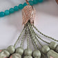 Natural Jade Stones/ Two Shades Peach Tulips with limited edition ROSE GOLD accent [اليشم] 
تنويه: قد تختلف الألوان والإكسسوارات المعروضة قليلاً عن الواقع نتيجة لاختلاف إعدادات الشاشات والإضاءة أثناء التصوير.