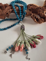 Jade Natural Stones/ Multicolored Tulips with limited edition silver accent [اليشم]                
تنويه: قد تختلف الألوان والإكسسوارات المعروضة قليلاً عن الواقع نتيجة لاختلاف إعدادات الشاشات والإضاءة أثناء التصوير