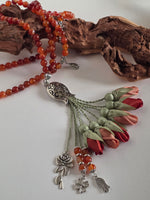 Natural Agate Stones/ Two Shades of Tulips [عقيق]  
تنويه: قد تختلف الألوان والإكسسوارات المعروضة قليلاً عن الواقع نتيجة لاختلاف إعدادات الشاشات والإضاءة أثناء التصوير.