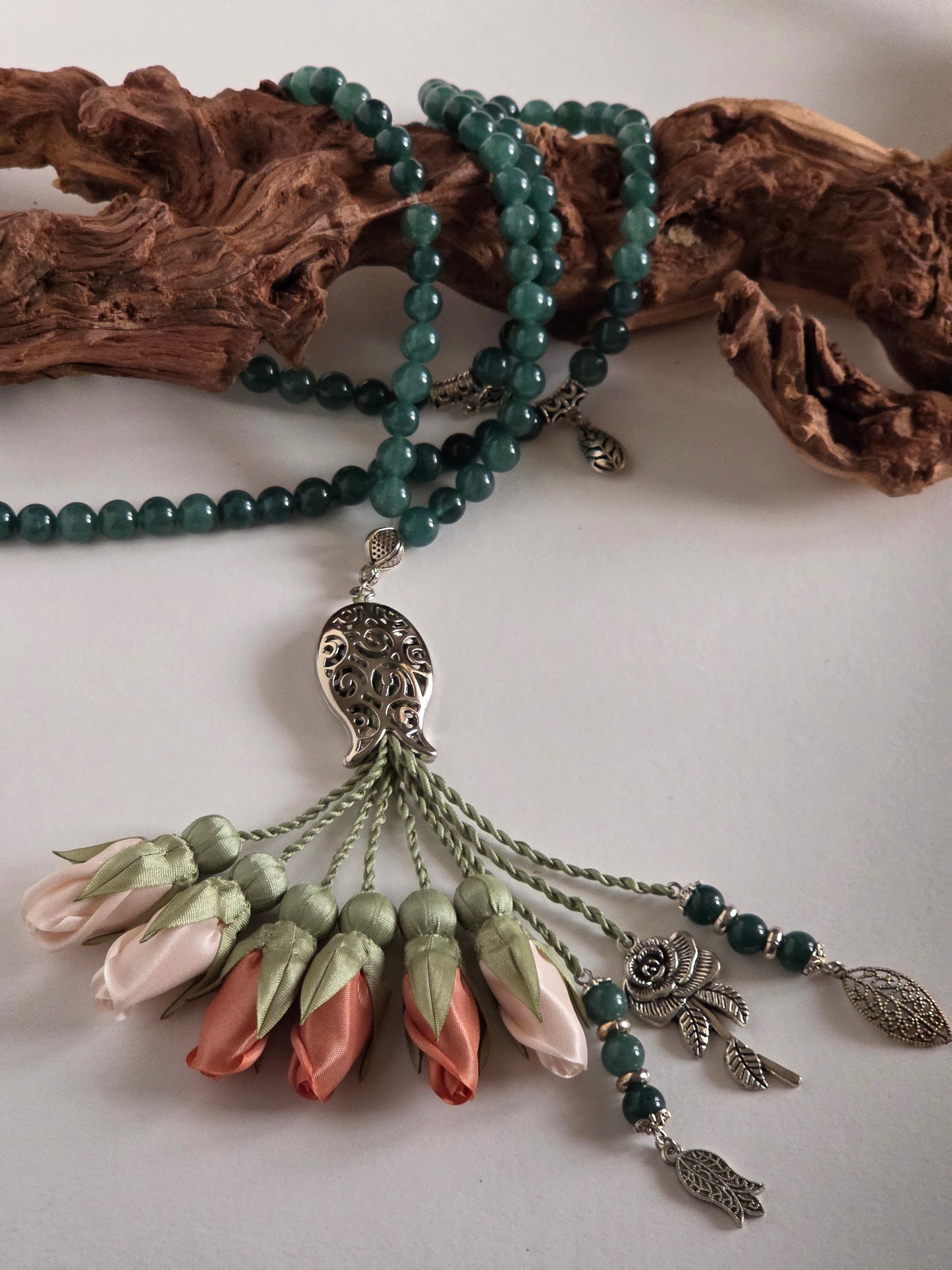 Jade Natural Stones/ Two Shades of Tulips [اليشم]