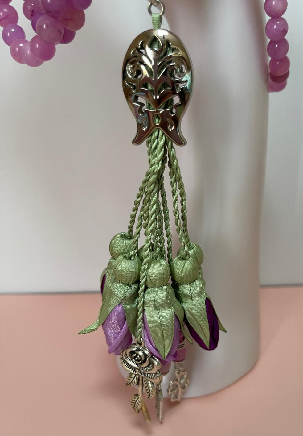 Jade Natural Stones / Mauve & Jam Tulips [اليشم]