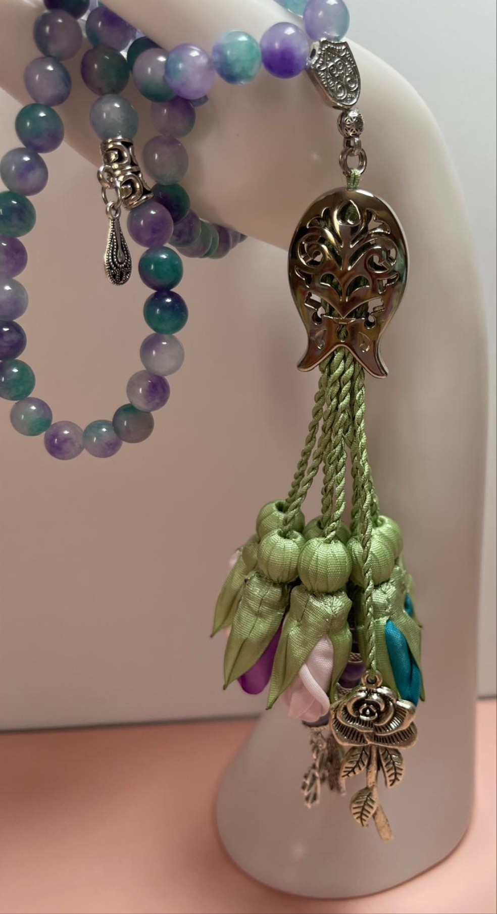 Jade Natural Stones/ Lavender, Pale Pink & Teal Tulips [اليشم]