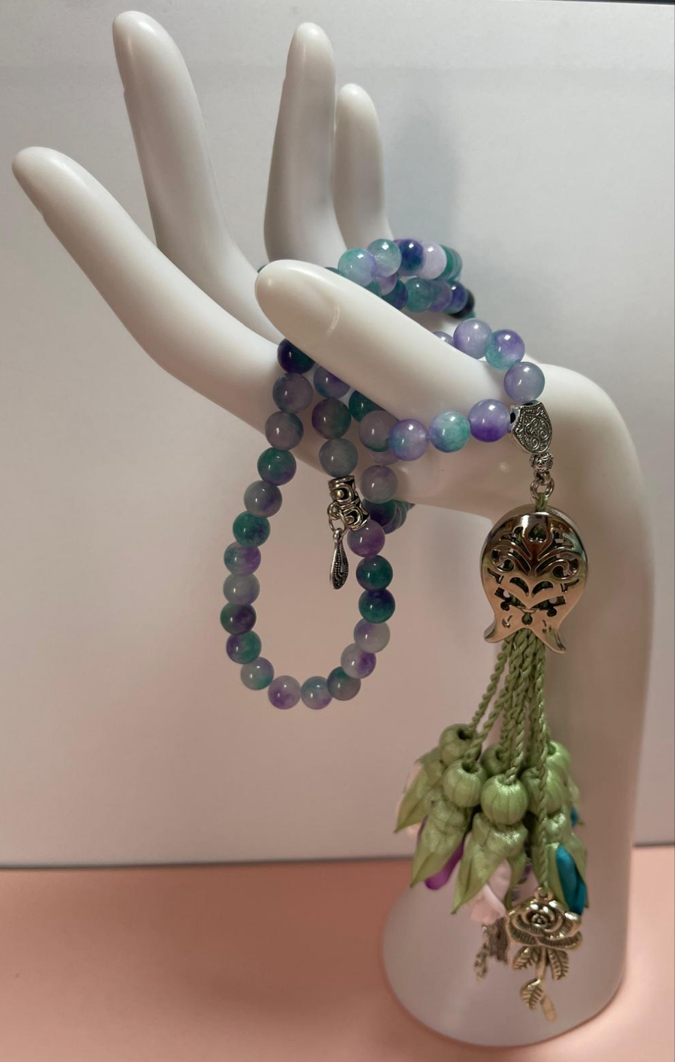 Jade Natural Stones/ Lavender, Pale Pink & Teal Tulips [اليشم]