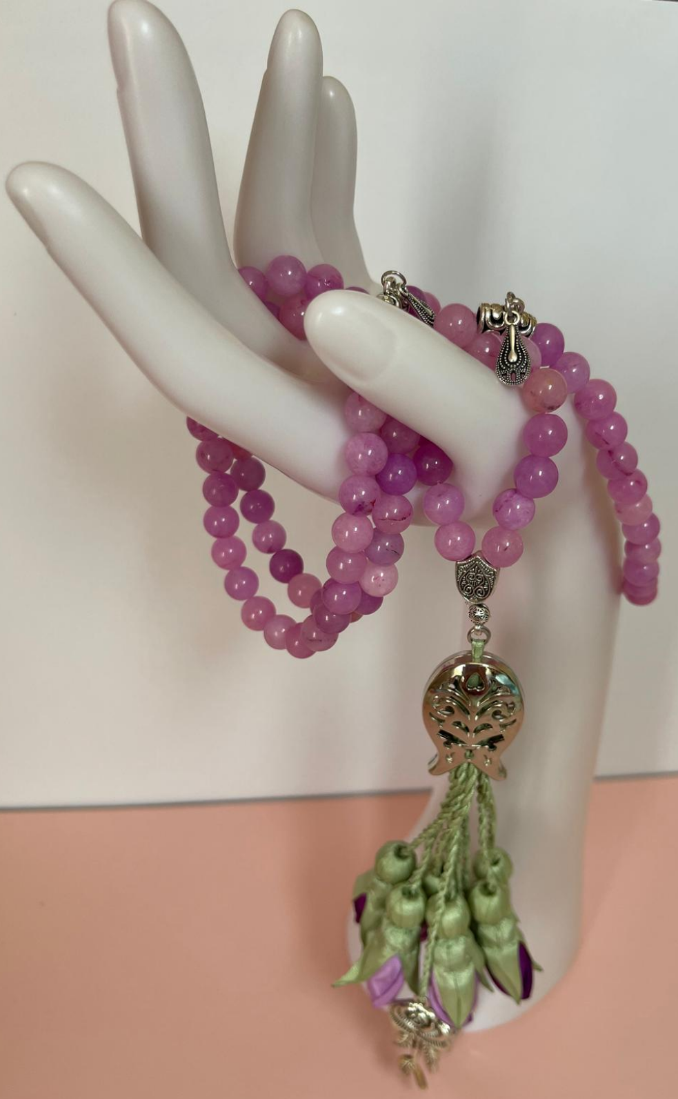 Jade Natural Stones / Mauve & Jam Tulips [اليشم]