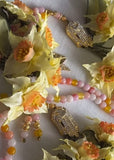 طلب مسبق - PRE-ORDER SPECIAL EDITION - Agate Natural Stones/ Beautiful  Yellow Flowers[عقيق]                             تستغرق مدة التنفيذ ٣-٤ أسابيع على الأقل
تنويه: قد تختلف ألوان أو بعض اكسسوارات المنتج قليلاً عن الصور المعروضة وذلك حسب توفرها