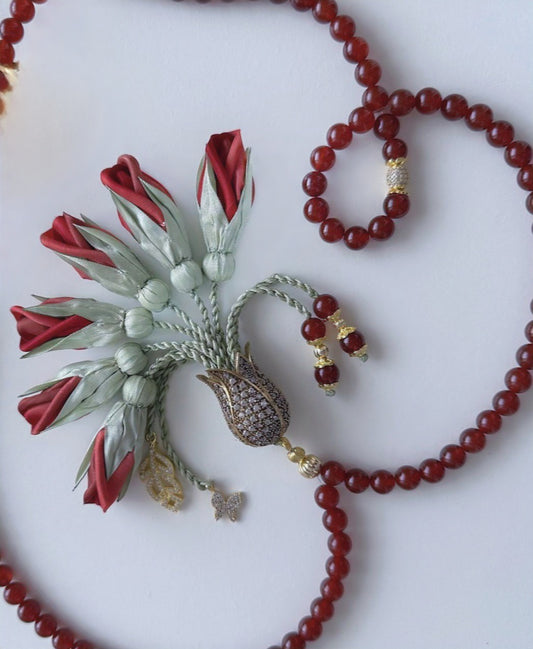 PRE-ORDER طلب مسبق - Agate Natural Stones/ Crimson Tulips [عقيق] سيتم شحن الطلب بتاريخ ٣/٣ باذن الله .... تنويه: قد تختلف ألوان أو بعض اكسسوارات المنتج قليلاً عن الصور المعروضة وذلك حسب توفرها