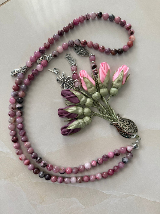 PRE-ORDER طلب مسبق - Agate Natural Stones/ Two Shades of Tulips [عقيق] سيتم شحن الطلب بتاريخ ٣/٣ باذن الله .... تنويه: قد تختلف ألوان أو بعض اكسسوارات المنتج قليلاً عن الصور المعروضة وذلك حسب توفرها