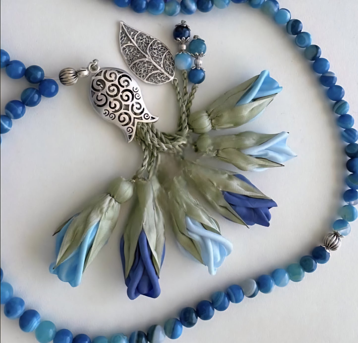 PRE-ORDER طلب مسبق - Agate Natural Stones/ Two Shades of Tulips [عقيق] سيتم شحن الطلب بتاريخ ٣/٣ باذن الله .... تنويه: قد تختلف ألوان أو بعض اكسسوارات المنتج قليلاً عن الصور المعروضة وذلك حسب توفرها