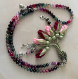 PRE-ORDER - Natural Agate Stones/ Multicolored Tulips  [عقيق]تستغرق مدة التنفيذ شهر من تاريخ الطلب 
تنويه: قد تختلف بعض ألوان واكسسوارات المنتج قليلاً عن الصور المعروضة وذلك حسب توفرها