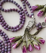 PRE-ORDER - Natural Jade Stones/ Lavender Ombre Tulips [اليشم]                                            مدة التنفيذ ١٠ أيام من تاريخ الطلب
تنويه: قد تختلف بعض ألوان واكسسوارات المنتج قليلاً عن الصور المعروضة وذلك حسب توفرها